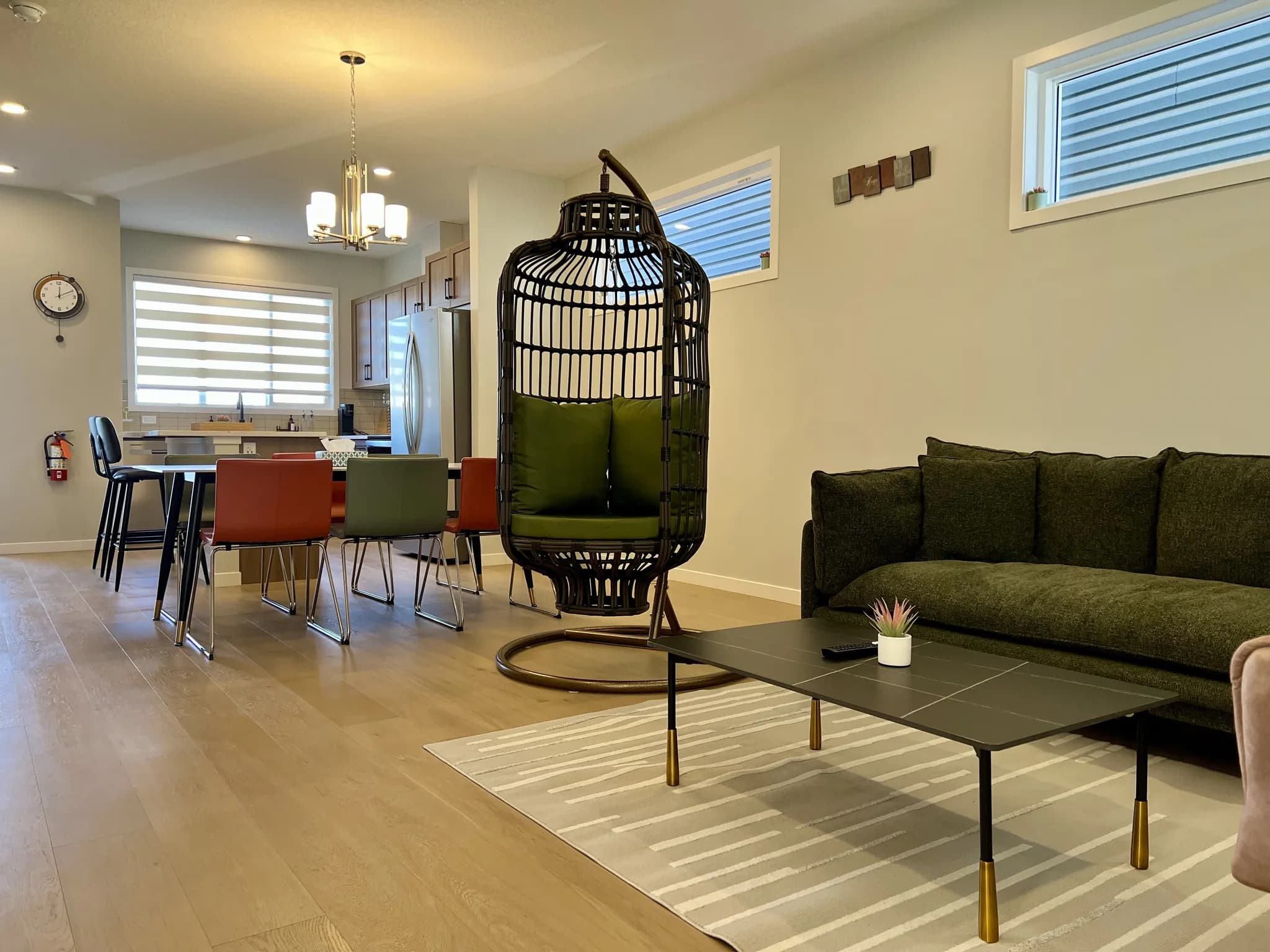 Modern A/C 3BR + Bonus Room & Office | walkable to YMCA — Calgary, Alberta