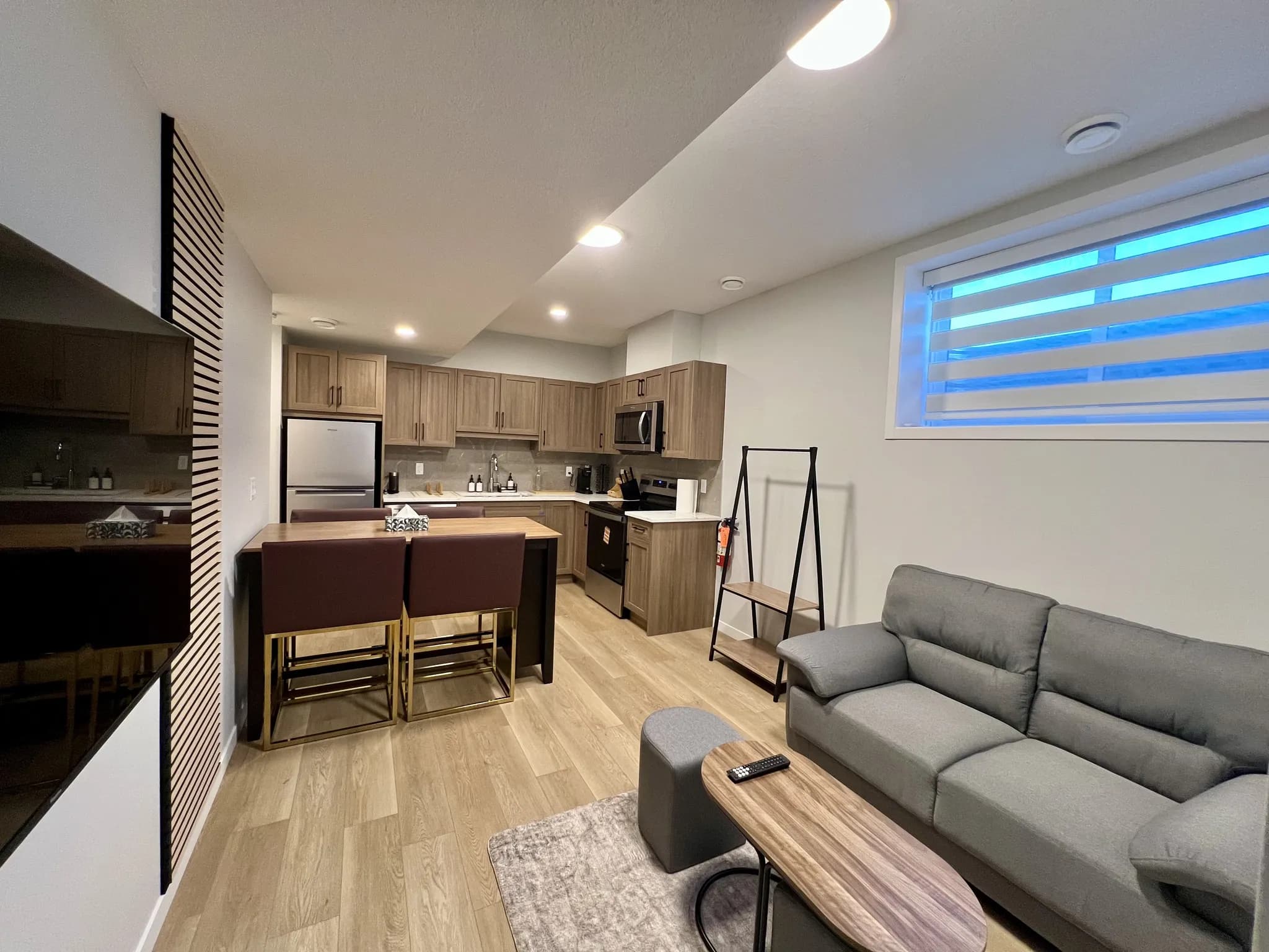 Cozy Basement Suite near Library, YMCA & Hospital — Calgary, Alberta